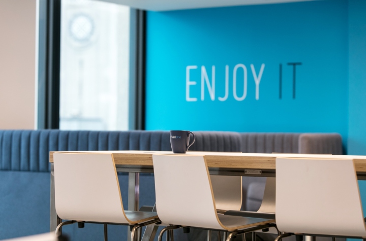 科技藍辦公室裝修,廣州辦公室裝修,辦公室設計,海博裝飾.jpg 科技藍辦公室裝修,廣州辦公室裝修,辦公室設計,海博裝飾.jpg