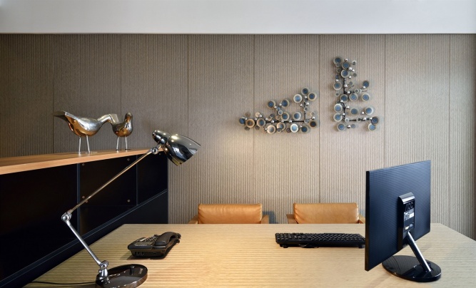 具有設(shè)計感的辦公室裝修.jpg 具有設(shè)計感的辦公室裝修.jpg