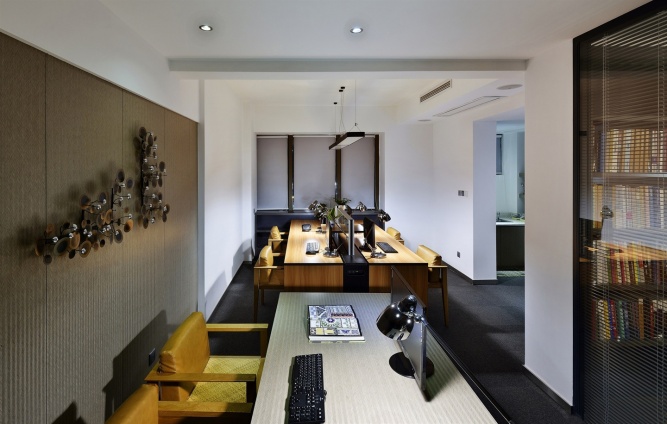 具有設(shè)計感的辦公室裝修.jpg 具有設(shè)計感的辦公室裝修.jpg