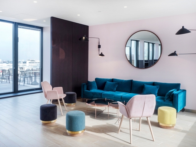 美妝行業辦公室裝修.jpg 美妝行業辦公室裝修.jpg