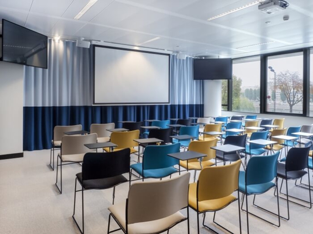 美妝行業辦公室裝修.jpg 美妝行業辦公室裝修.jpg